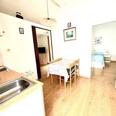 Apartment In Mit Terrasse, Klimaanlage, W-lan 131-1 Sukošan