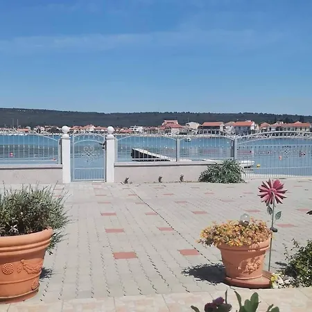 Apartment In Mit Terrasse, Klimaanlage, W-lan 131-1 Sukošan