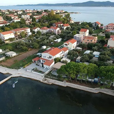In Mit Terrasse, Klimaanlage, W-lan 131-1 Sukošan