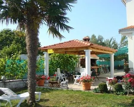 Apartment In Mit Terrasse, Klimaanlage, W-lan 131-1 Sukosan